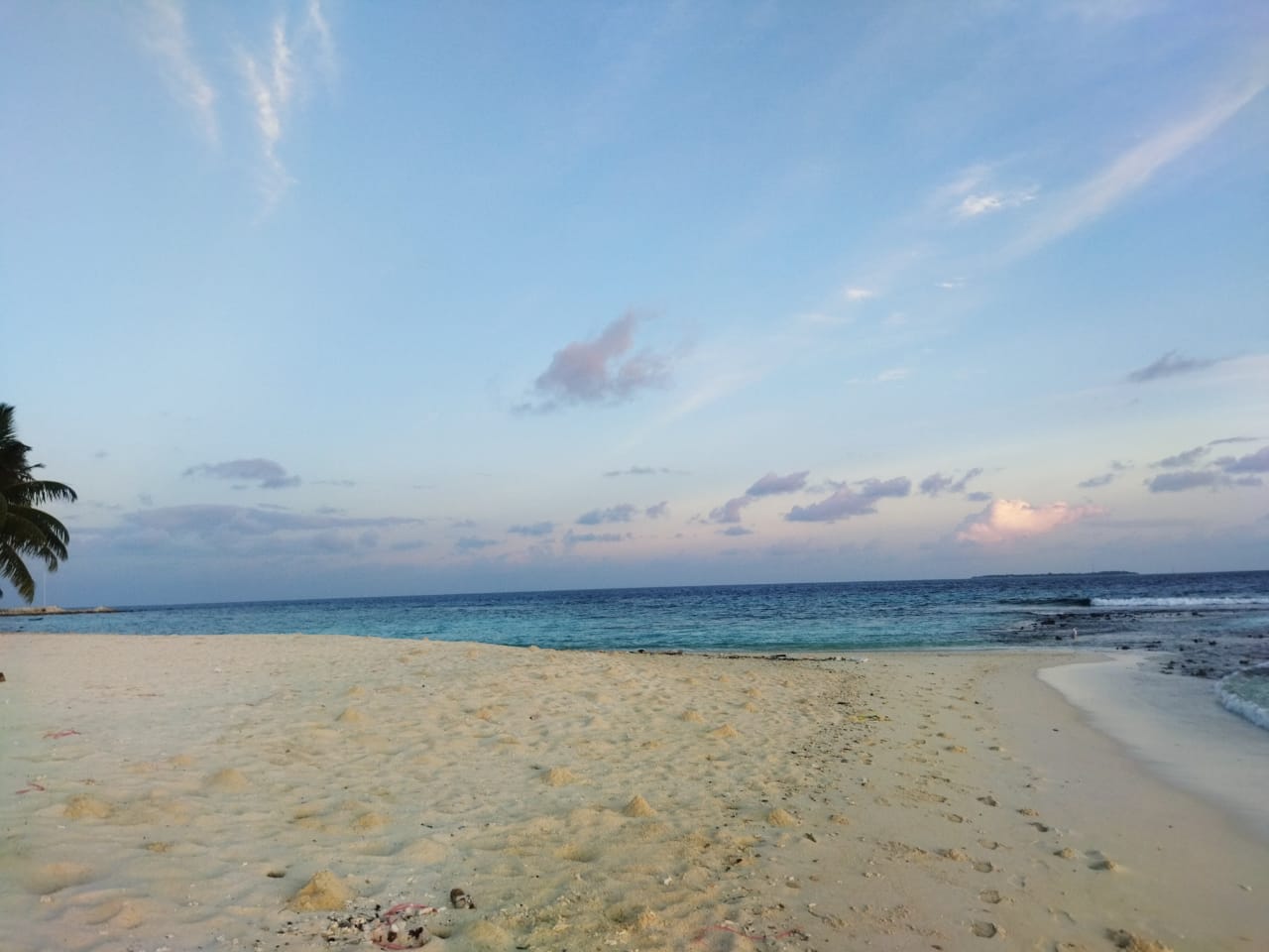 Panoramic Omadhoo sandbank perspective looking over turquoise water